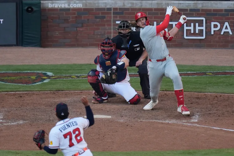 Bohm's HR in 10th lifts Phillies over Braves